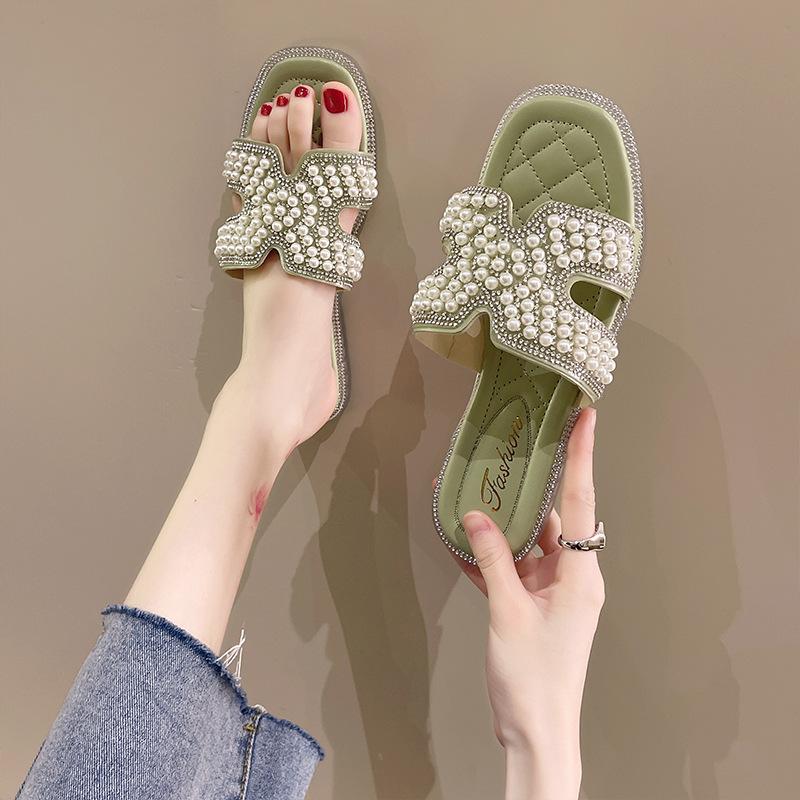 Slippers women's flat heel outer wear year summer beaded travel beach rhinestone flat sandals one word sandals commuter style