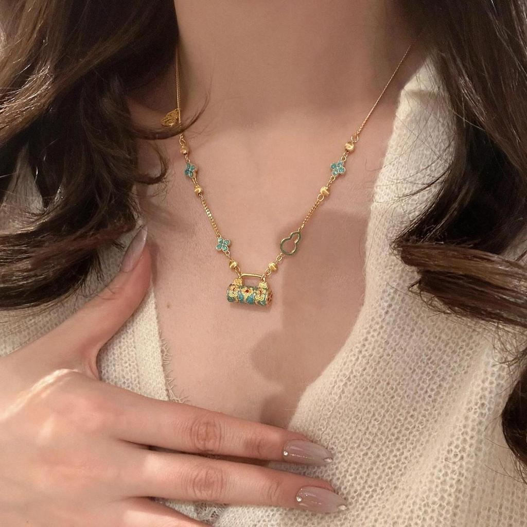 Retro Chinese Drip Glaze Peace Lock Pendant Necklace – Enamel Painted Oil Style Clavicle Chain for Women