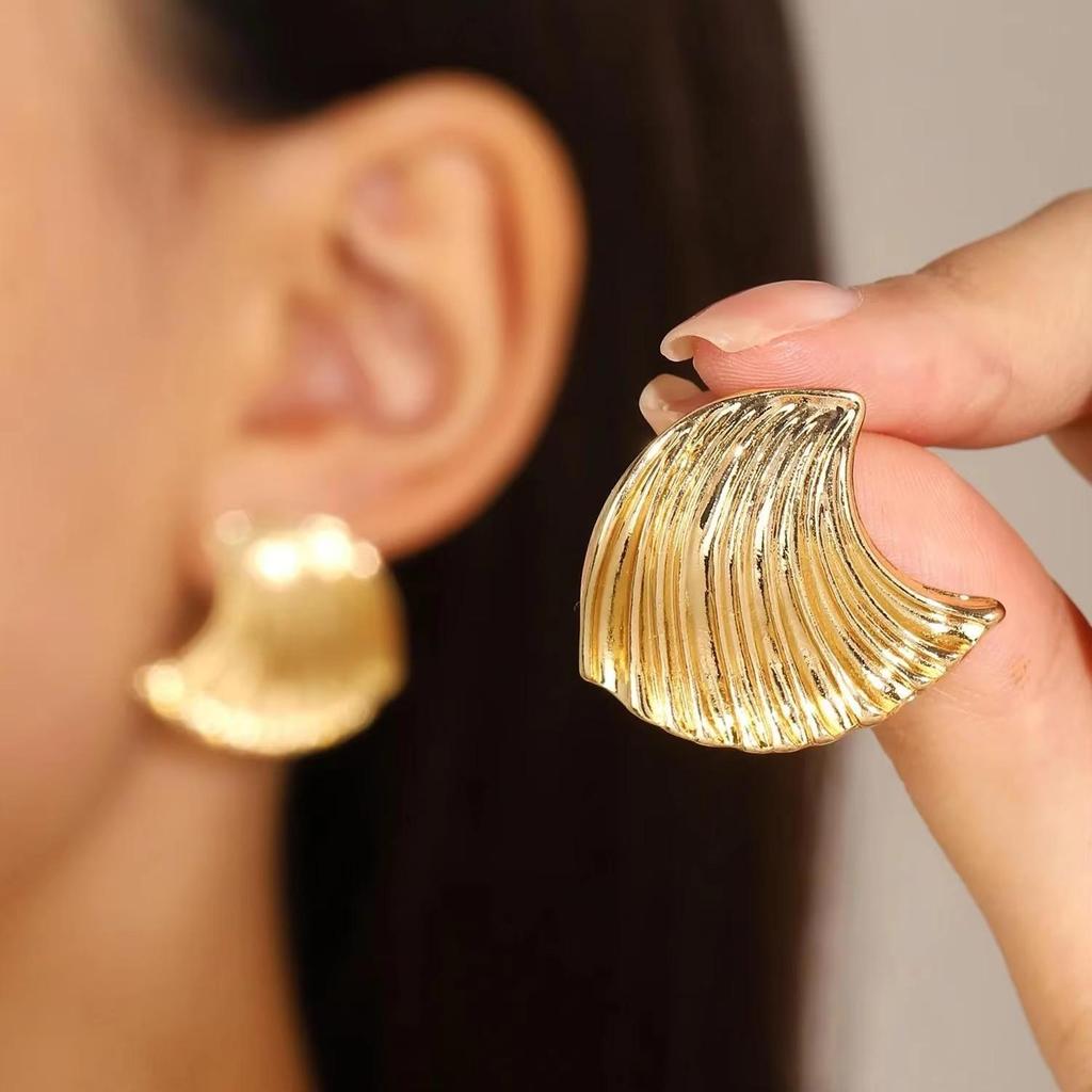 Exaggerated Gold Color Heart Oval Earrings For Women Metal Earing Jewelry Trending Irregular Wrinkled Geometric Earrings