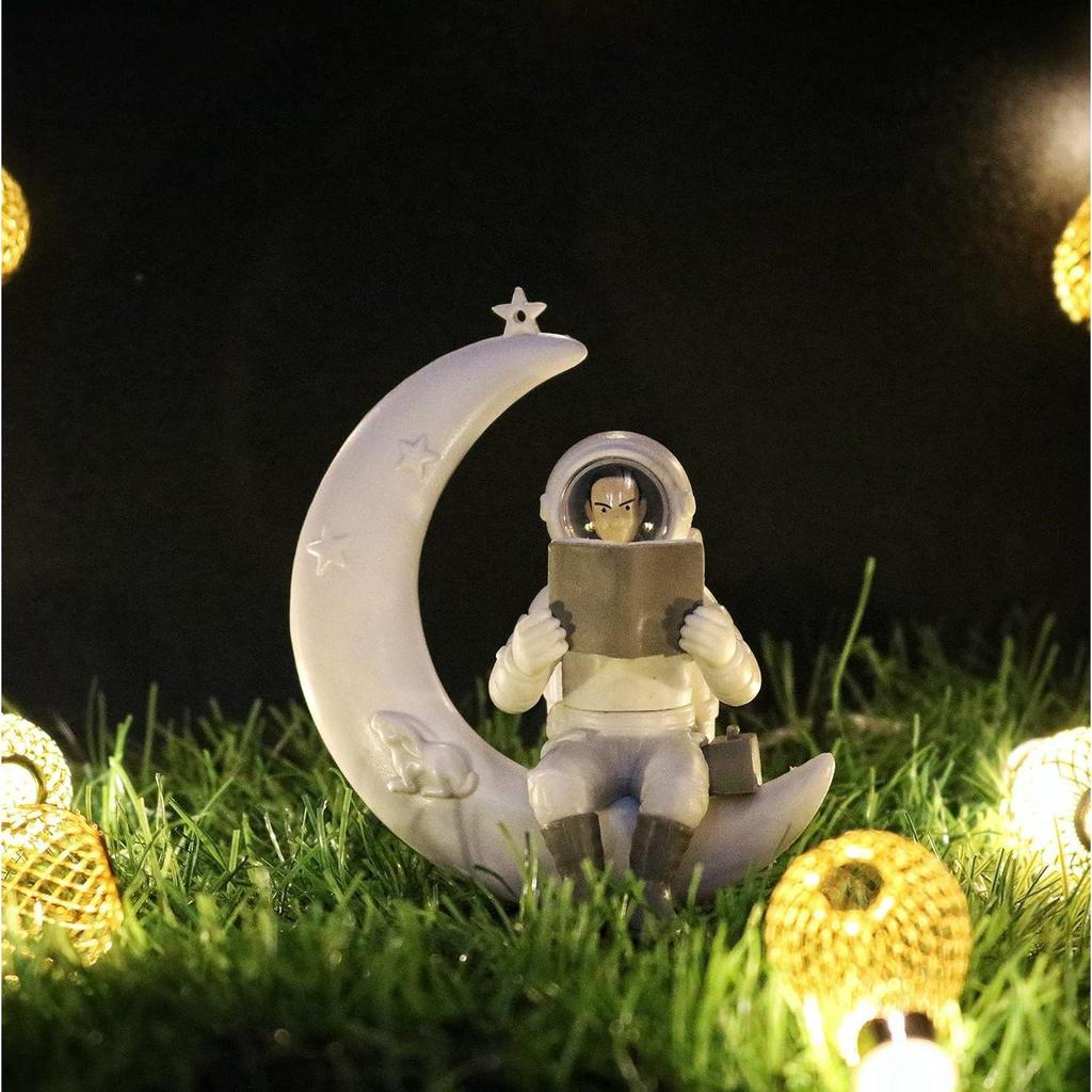 Cute Outer Space Astronaut Figurine Action Figure Toys Statue for Showpiece Home Living Room Decor Office Desktop Decoration Car Dashboard