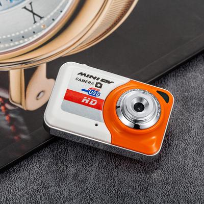 Andoer X6 Přenosný ultra mini digitální fotoaparát s vysokým rozlišením Mini DV s 32 GB paměťovou kartou