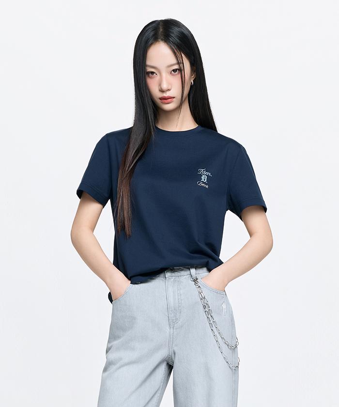 Emelbi Serif Small Lettering Logo Regular Fit Short Sleeve T-Shirt Det (Navy)