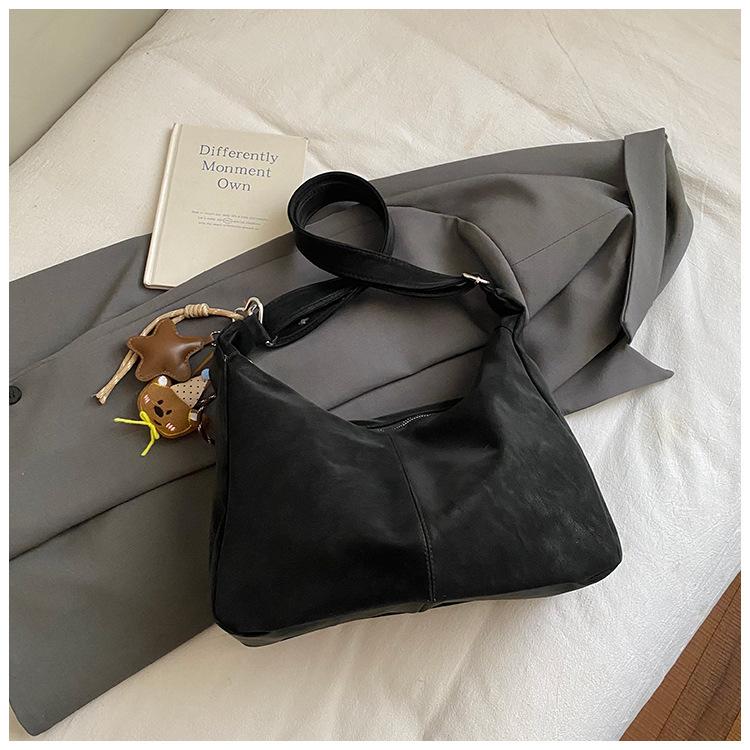Fashionable large capacity crossbody bag winter new high-value tote bag shoulder bag commuter underarm bag