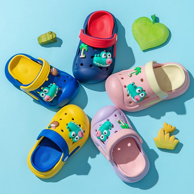 Children's slippers two-color bottom summer new cartoon cute baby children outdoor anti-hole shoes