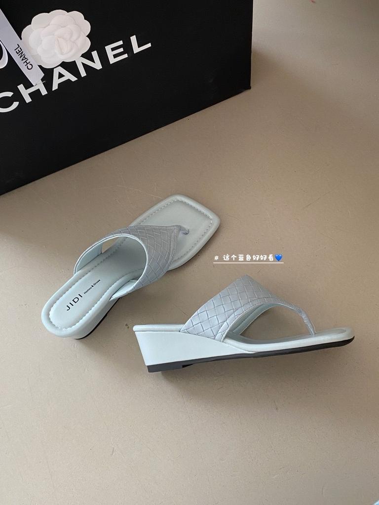 Retro silver sandals wedge flip-flops 2025 summer new design sense niche fashion toe sandals women's shoes