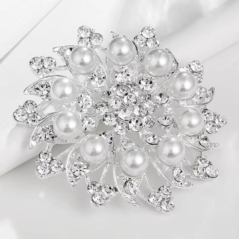 SKEDS Women Girls Elegnat High-end Flower Pearl Crystal Brooch Pin Fashion Exquisite Party Banquet Badges Corsages For Lady
