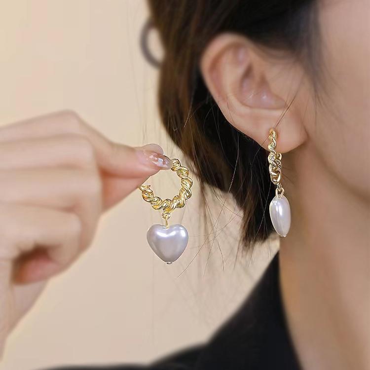 Elegant White Shell Heart Pearl Earrings For Women Sweet Gold Tone Dangle Earrings