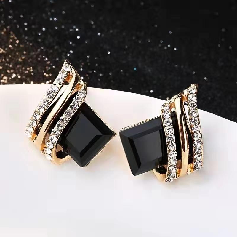 New Style Crystal Silver Needle Diamond Earrings Fashionable Temperament Decorative Stud Earrings for Women