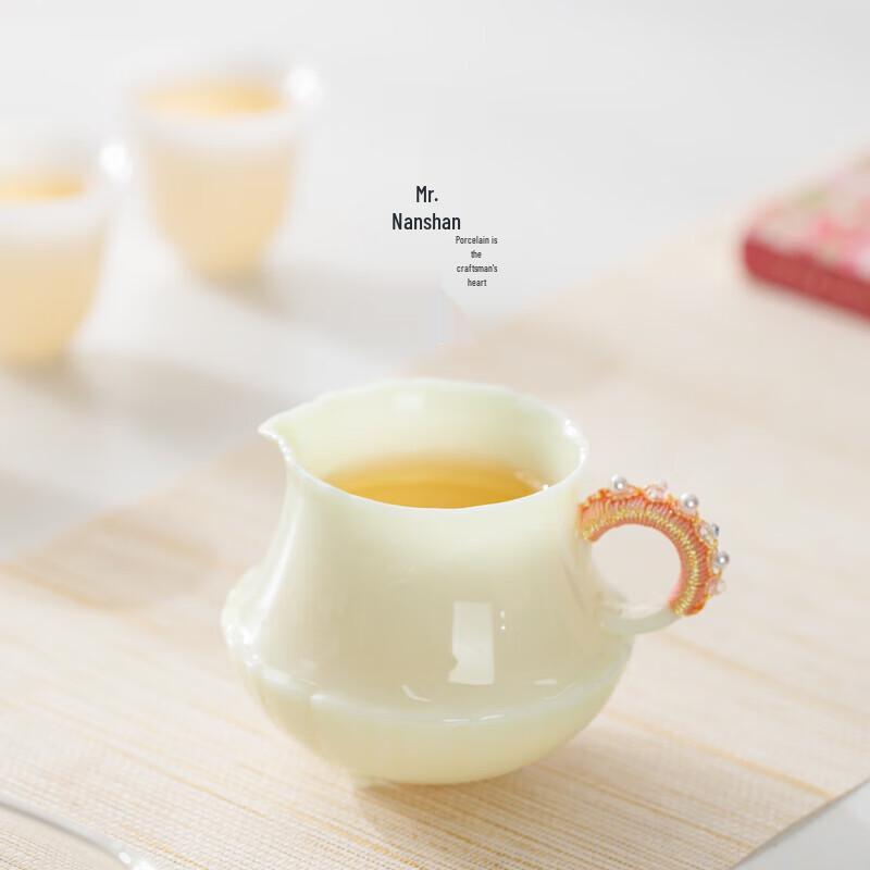 Nanshan Xiansheng Ceramic Fairness Cup with Handle