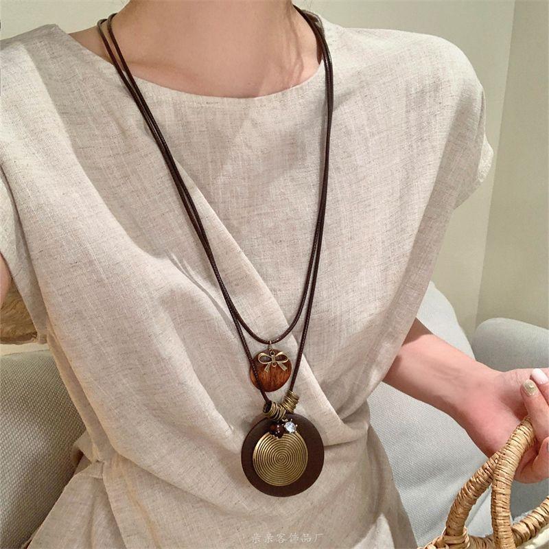 Holiday Style Resin Wood Bead Pendant Necklace, New Seaside Photo Collarbone Chain, Niche Personalized Item Decoration Women