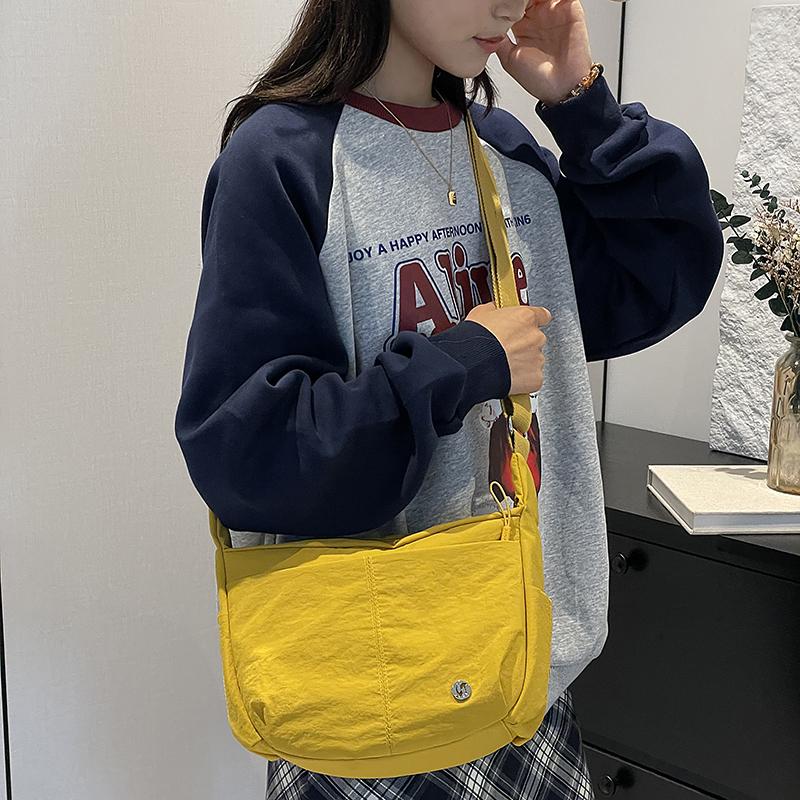 Nylon Cloth Casual Small Crossbody Bag Women Lightweight Casual Messenger Bags  Winter New Simple Fashion Commuter Shoulder Women'S Bag