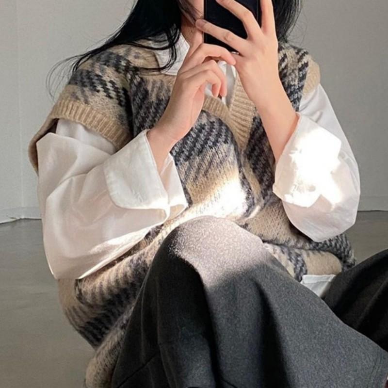 Retro V-neck Plaid Knitted Vest for Women's Autumn and Winter Loose Sweater Vest