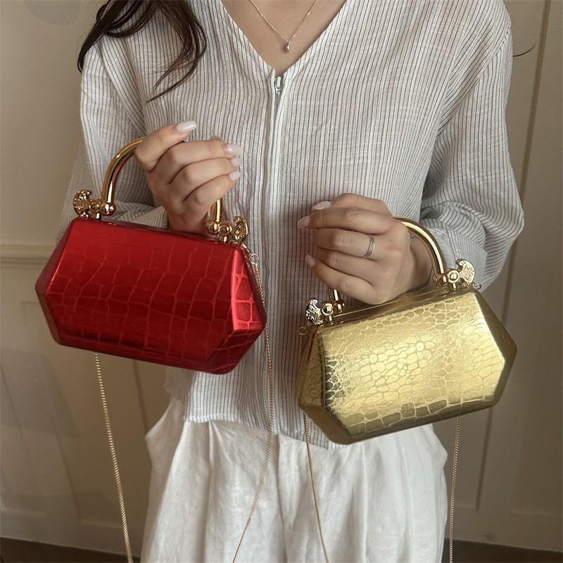 Stylish Chain Shoulder Bag Women Minimalist Evening Clutch Small Square Crossbody With Inner Pocket Zipper
