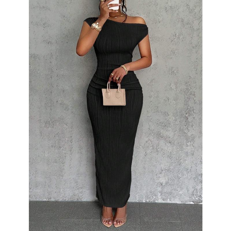 2026 שמלת אופנה חדשה וחמודה עם דוגמת גלים ומחשוף אסימטרי במלאי