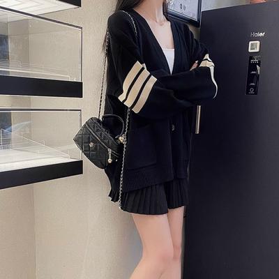 Schwarze Strickjacke im lässigen Stil für Damen Herbst und Winter Neu Bequem College-Stil Kontrastierend Locker Gestrickte Strickjacke
