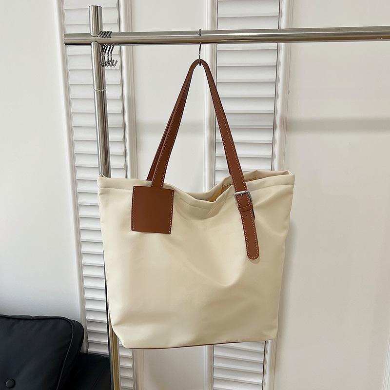 

Korean version of large-capacity waterproof Oxford cloth simple and lightweight nylon women s versatile mommy bag LAUBS big bag underarm