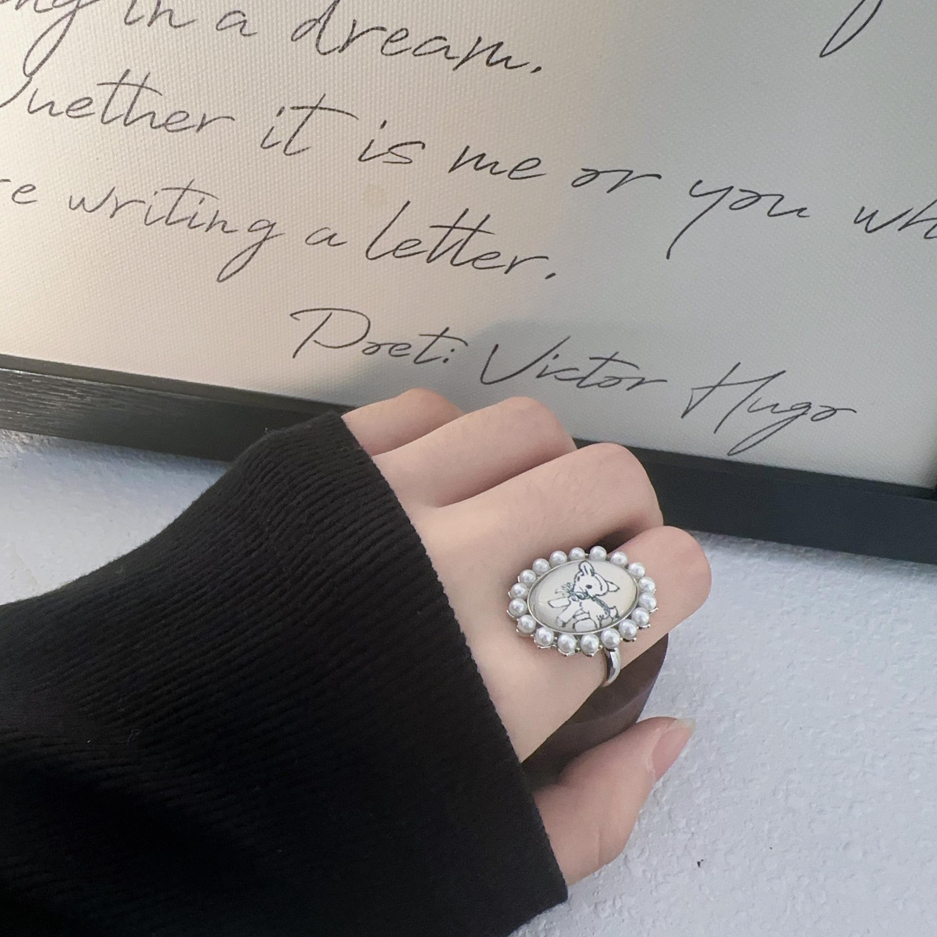 

Кольцо с оленем в стиле ретро Ouyang Nana в корейском стиле с жемчугом — элегантная и универсальная мода для женщин RR617 Deer Pearl Ring