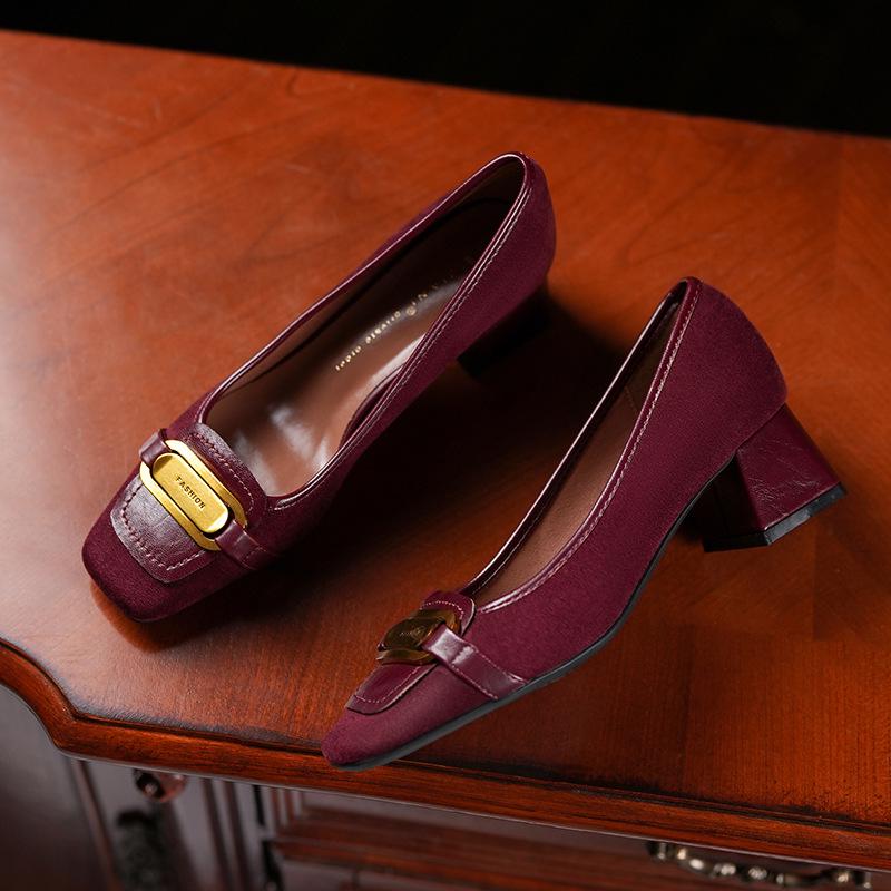 

Женские туфли на высоком каблуке 4,5 см из кожи наппа с квадратным носком, металлической пряжкой и замшевым массивным каблуком 35