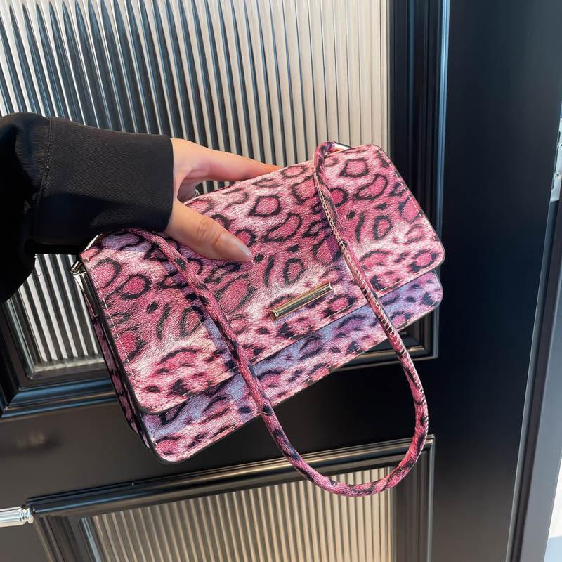 Autumn New Leopard Print Fashion Bag Women's Foreign Versatile Fashion Small Square Bag High Value Trend Personalized Baguette Bag