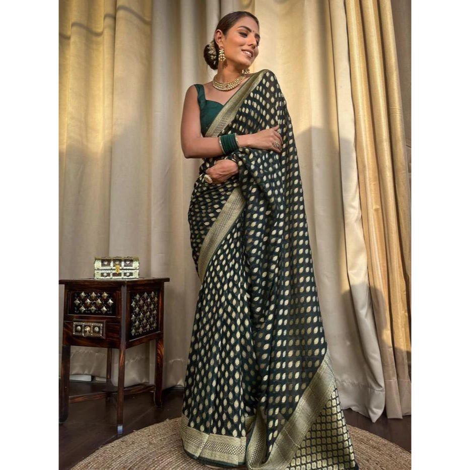 Royal Banarasi Soft Silk Saree – Timeless Zari & Jacquard Elegance зелёный