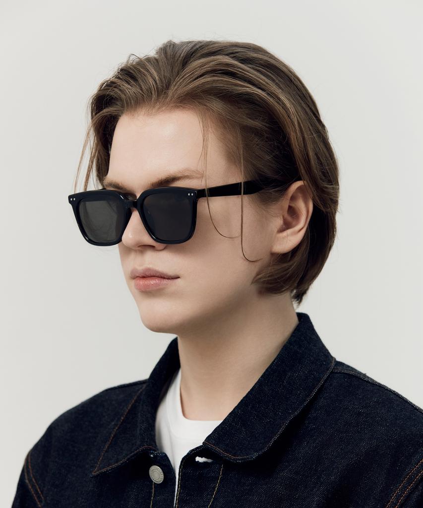 Yunouaieobeul S005 Fellini Square Sunglasses