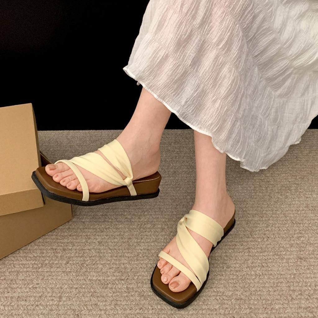 Popular Retro Red One-word Thick-soled Slippers Women's Summer Wear 2025 New High-end Skirt Cool Slippers