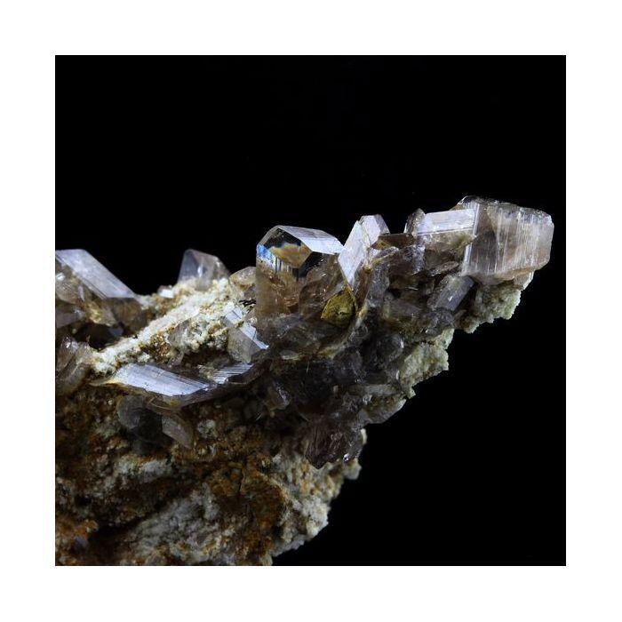 Pierres et Minéraux. Axinite. 80.5 ct. La Balme d'Auris, Bourg d'Oisans, Isère, France..