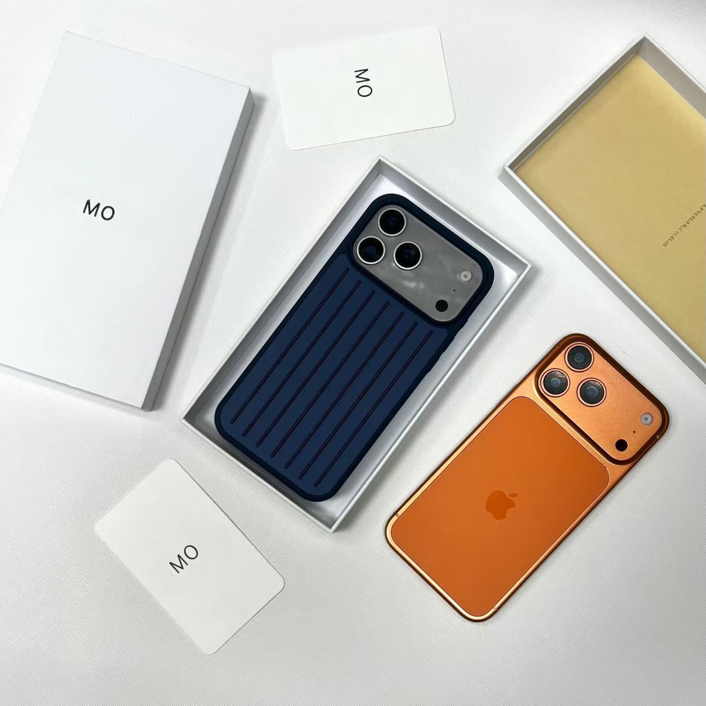 

INS Унікальна Креативність для Багажного Кейсу RIMOWA Business для IPhone 17 Pro Max 16 15 14 13 3D Гофрований Смугастий Стильний Алюмінієвий Сплав Протиударний Чохол iPhone 15 синій