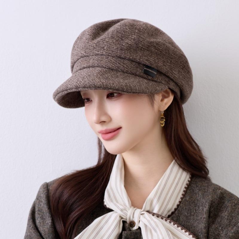 Autumn and winter hats are fashionable and versatile, middle-aged and elderly peaked hats, warm and thickened woolen hats, source spot.