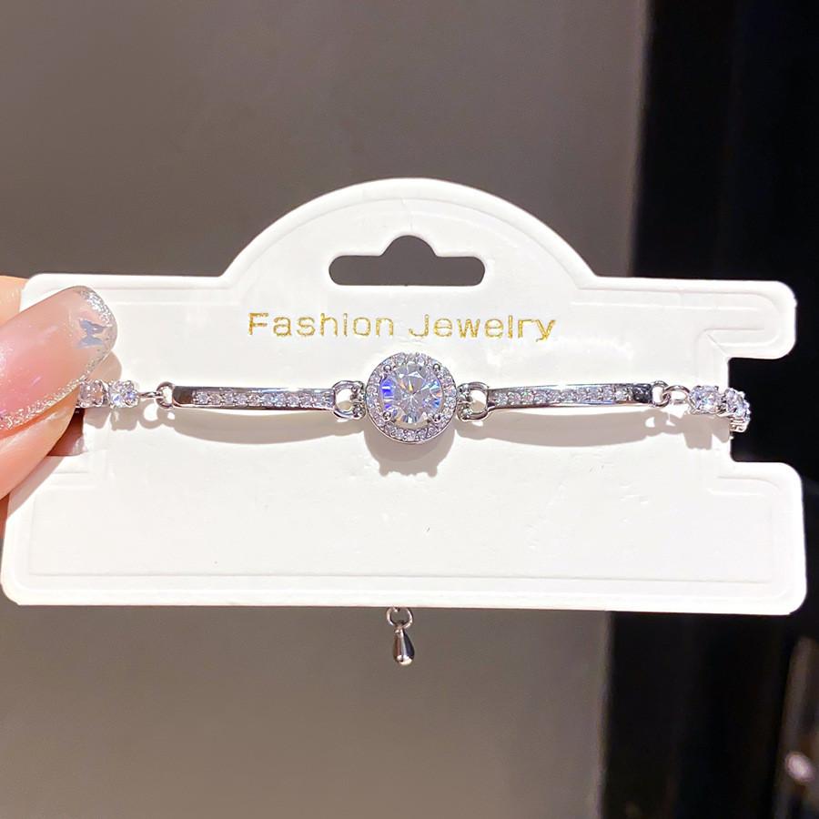 Bracciale da Donna in Cristallo di Zircone Geometrico con Elegante Finitura Argentata per Moda e Regalo