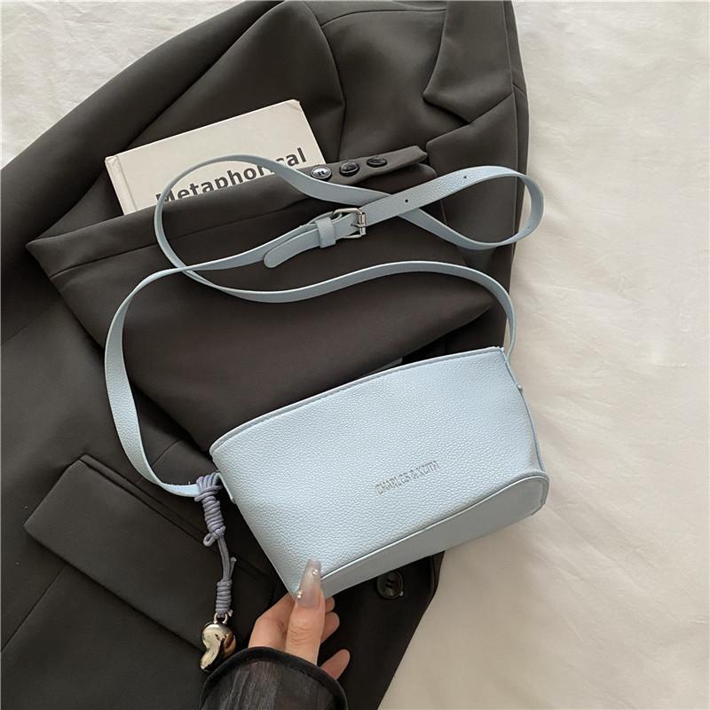 New Niche Design Shoulder Bag Premium Texture Messenger Bag Temperament Versatile Shoulder Bag Fashion Commuter Messenger Bag