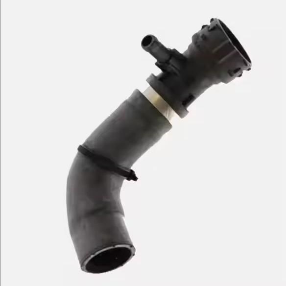 Engine Water Tank Upper Hose Front Section for Land Rover 5.0 (LR017363/AH428D050AA)