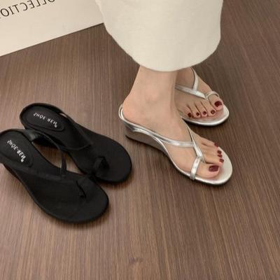Fashion Summer New Style Popular Women Slipper Fashion Narrow Band Ladies Slip On Flip On Shoes Low Wedge Heel Outdoor Dress Slides