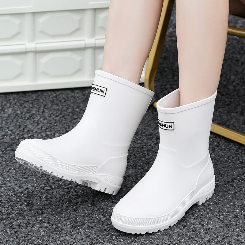Campus Wind and Rain Shoes Women's Fashion Wear Non-slip Rain Boots Camping Fishing Waterproof Glue Shoe Cover Velvet Water Shoes Women