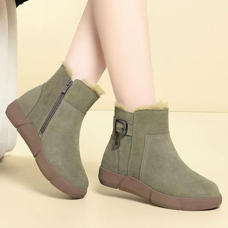 Giant Velvet Thickened Snow Boots Women's Autumn and Winter New Large Size Cotton Shoes Leather Integrated Non-slip Short Boots