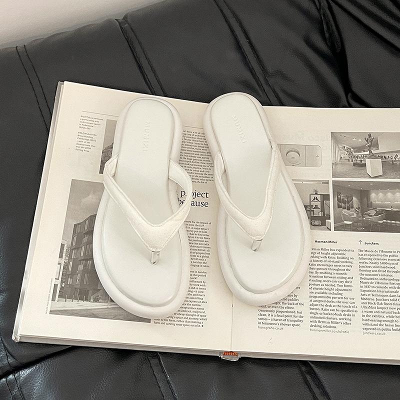 

Корейская версия простых и универсальных шлепанцев женские 2025 лето новые фея ветер плоские пляжные туфли крутые тапочки 40 белый