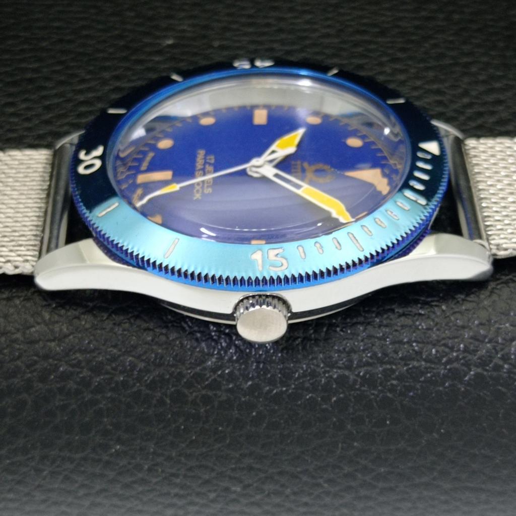 REFURBISHED TITUS SWISS MENS 40MM TURNABLE BEZEL BLUE DIAL WATCH a432731-2 R113-a432731