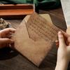 Conjunto Vintage de Carta e Envelope de Papel Kraft: Cartas de Amor Manuscritas Nostálgicas com Selos Adesivos para um Toque de Luxo