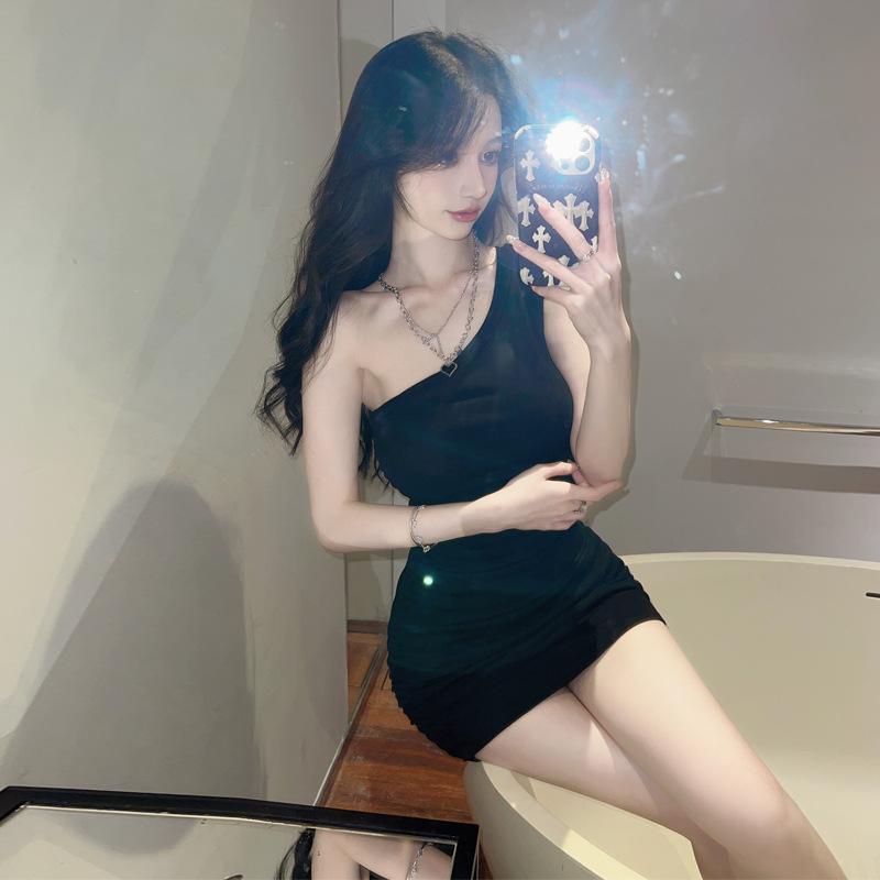 Petite hot girl style sexy diagonal collar dress for women, summer design off-shoulder slimming pencil short skirt