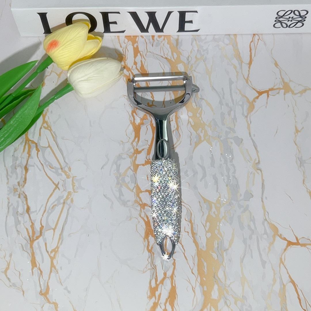 

Пилер для картофеля и яблок из нержавеющей стали Y-образной формы, украшенный стразами, вращающийся, инструмент для чистки фруктов, кухонный гаджет для фруктов и овощей белый