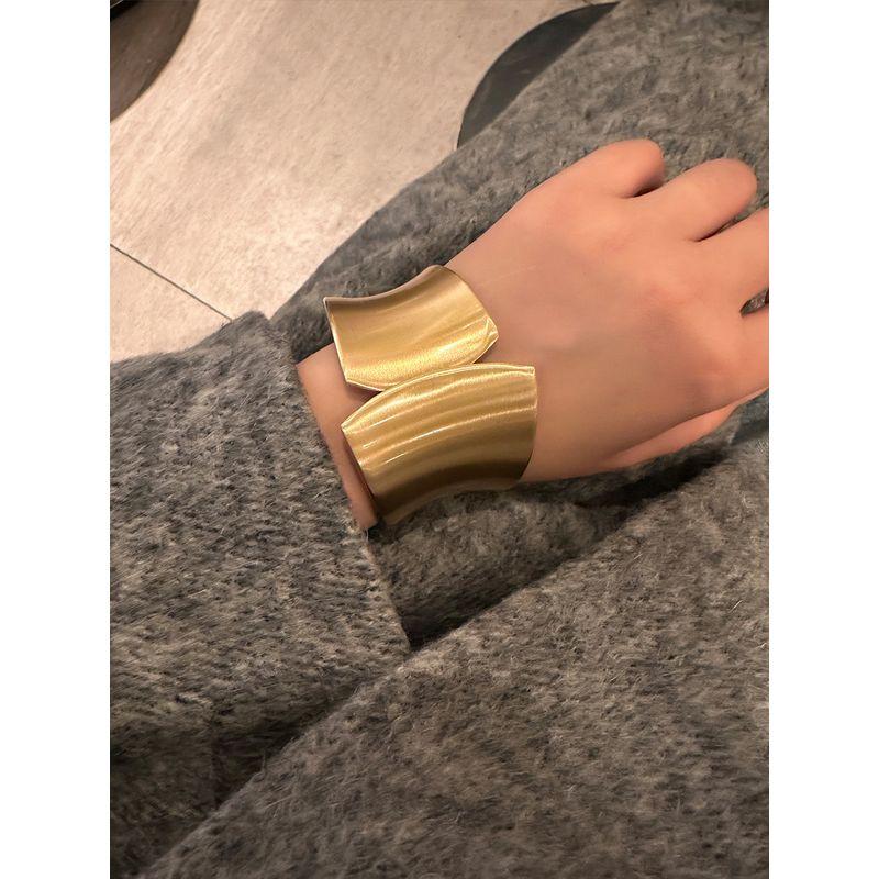 Fashion Retro Exaggerated Metal Wide Brushed Bracelet Women's Niche Temperament Bracelet 2025 Fall and Winter Sweater Accessories