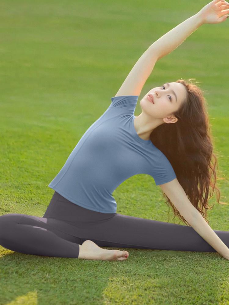 

Women s Stylish Yoga Suit Set - Short Sleeve Fitness & Pilates Running Sports Top Extra Large