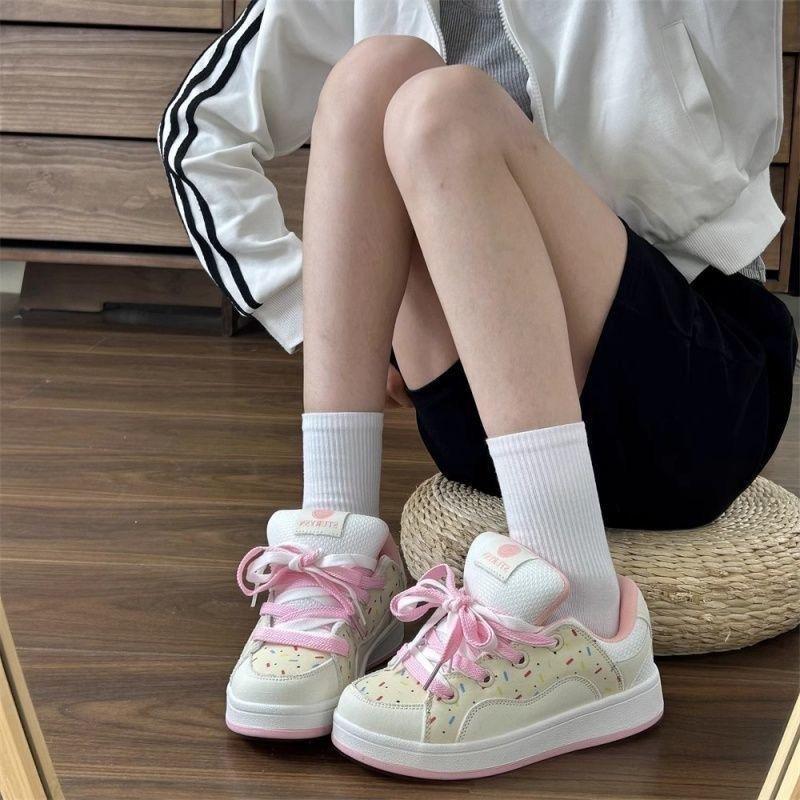 Little white shoes 2025 spring and autumn new pink round head ins color matching bread shoes versatile casual fashion board shoes women