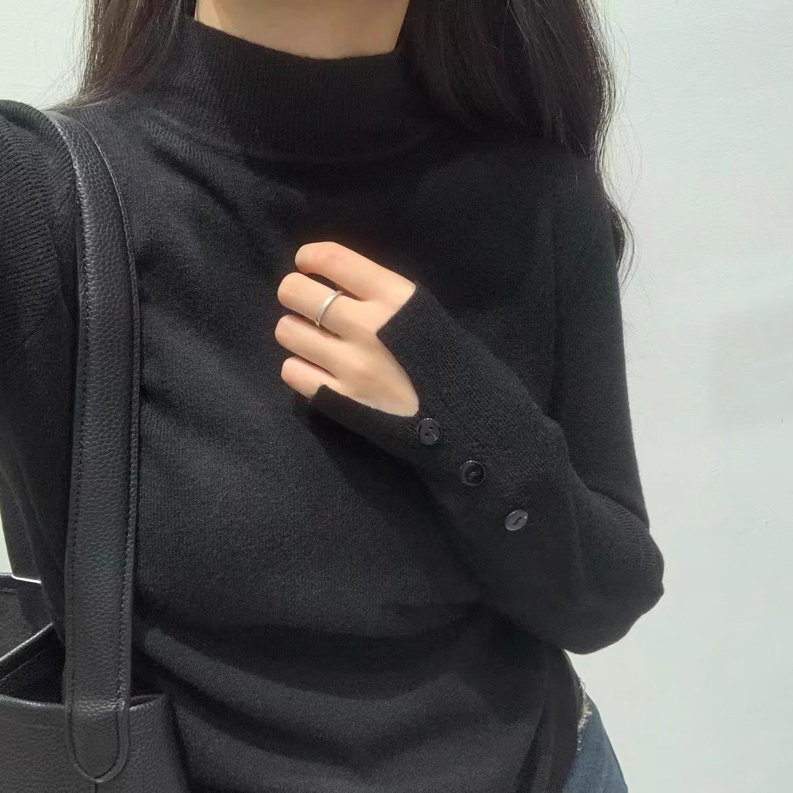 

Жіночий універсальний приталений вовняний светр-пуловер з напіввисоким коміром Осінь/Зима 2025 чорний