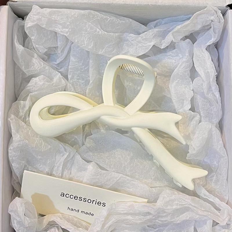 Gradient Bowknot Acrylic Hair Clip - Shark Design for Autumn/Winter 2023