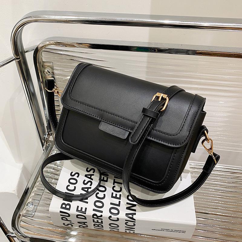 

Bag women s new trendy fashion single shoulder underarm small square bag texture retro oblique span bag чёрный