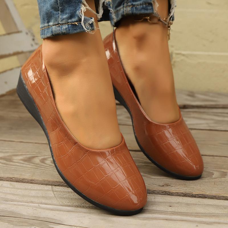 Large Size Pointed Wedge Heel Single Shoes Women's 2 Autumn New Casual Soft Sole Outer Wear Shallow Beanie Shoes