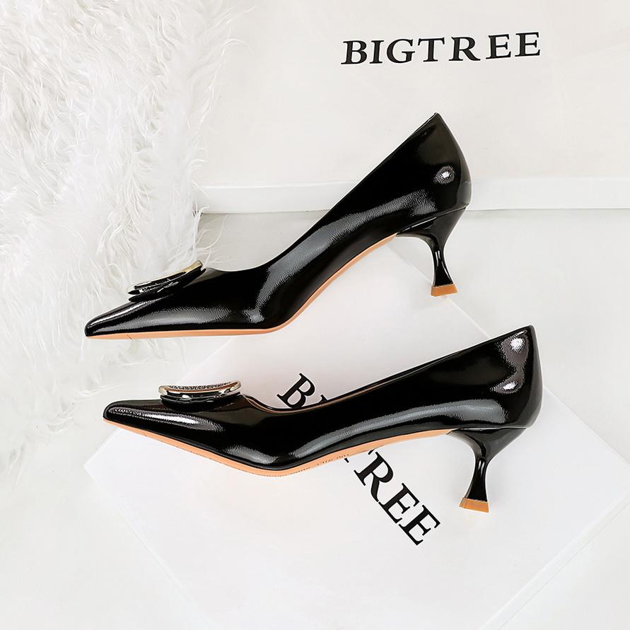 Mode Damen Schuhe Lackleder Flacher Ausschnitt Spitz Metall Strass Schnalle Einzelne Schuhe Damen High Heels