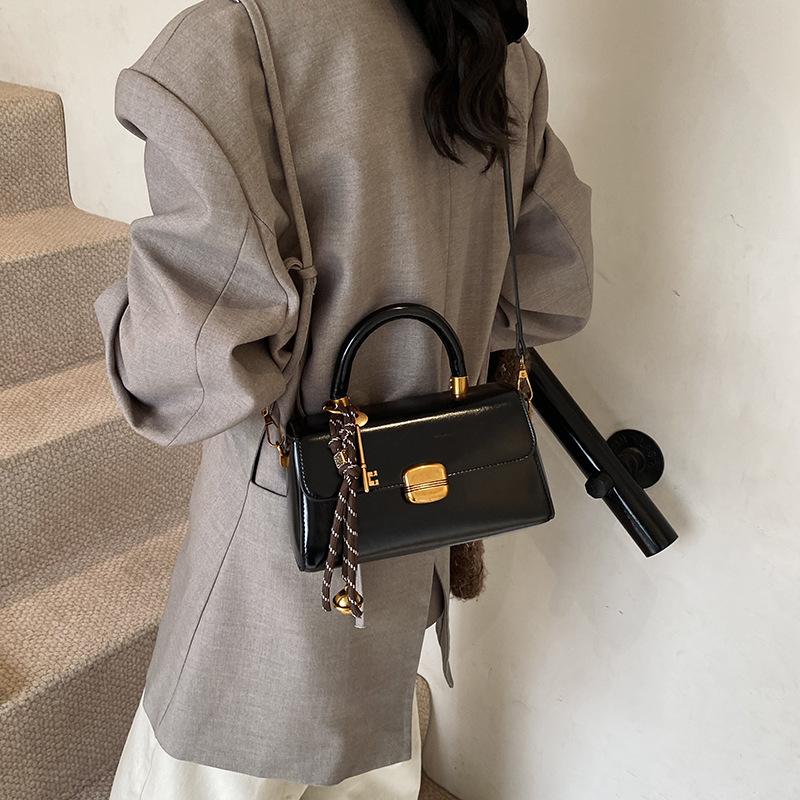 Premium Retro Underarm Small Square Bag 2025 Autumn and Winter New Fashionable Versatile Tofu Bag Women's Shoulder Messenger Bag