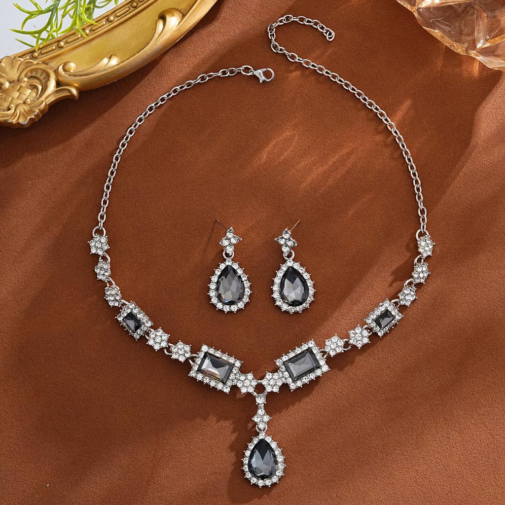 2026 European and American fashion temperament super flash gemstone necklace earring set female bridal jewelry personalized collarbone chain